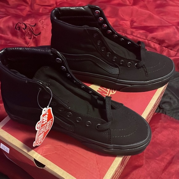 Vans - Picture 1 of 4